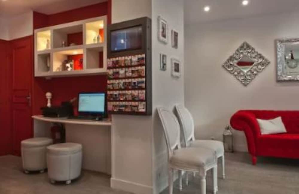 Фото Hotel B Square