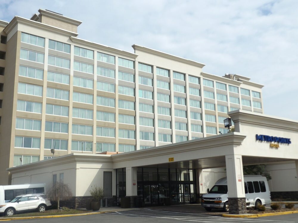 Фото Metro Points Hotel