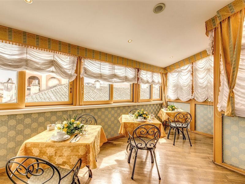 Фото Hotel La Lumiere di Piazza di Spagna