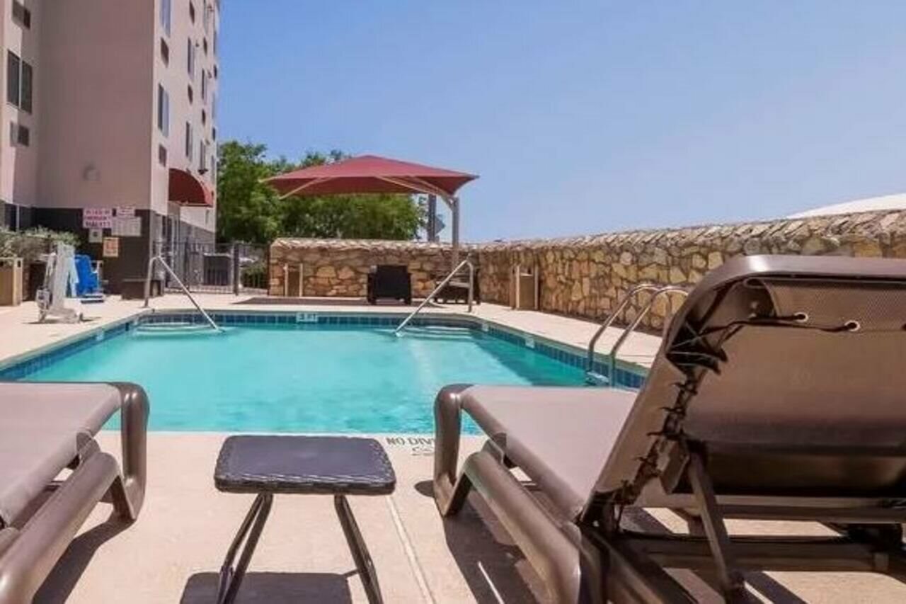 Фото Comfort Suites El Paso Airport