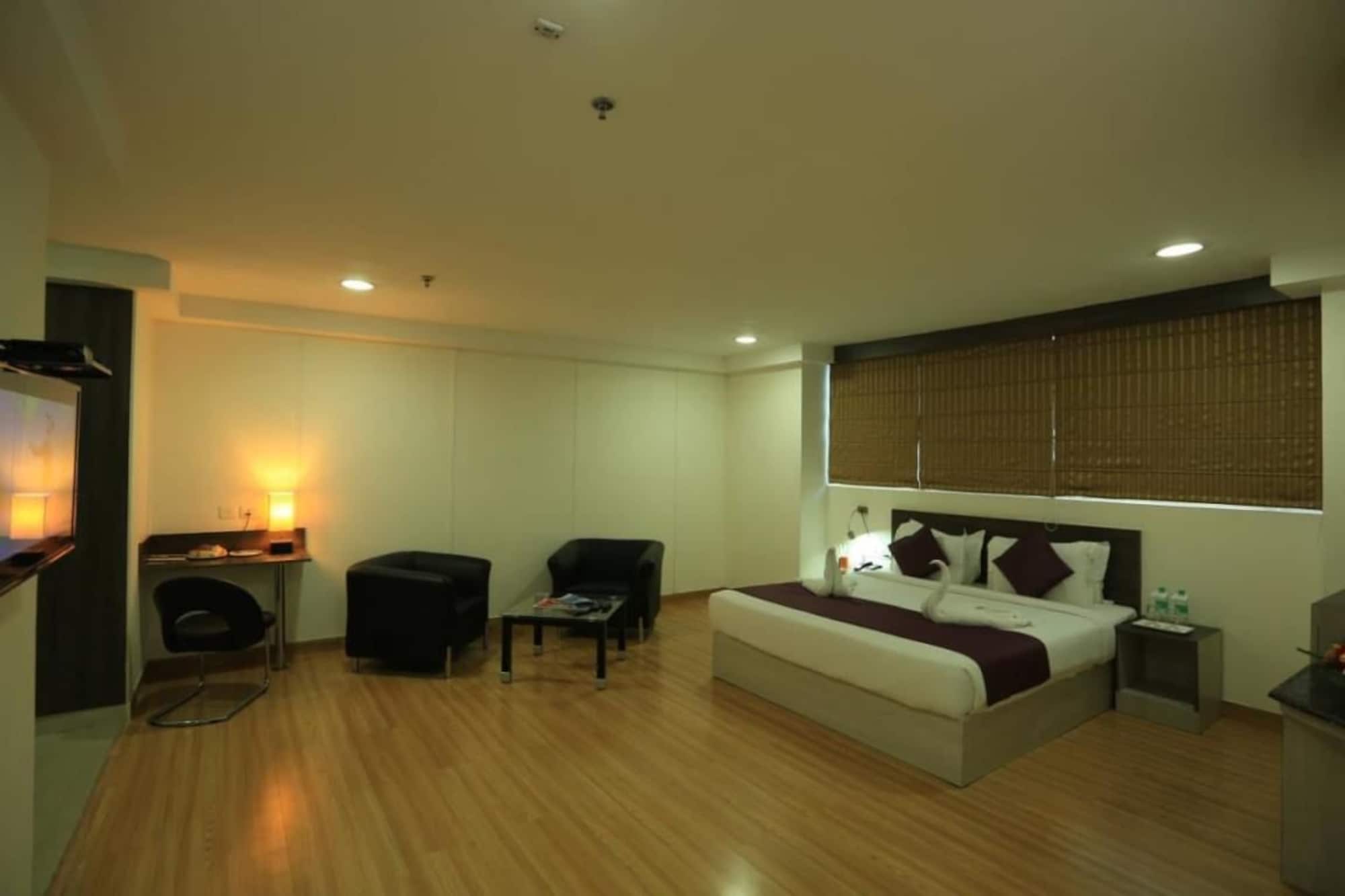 Фото Hyphen Business Hotel