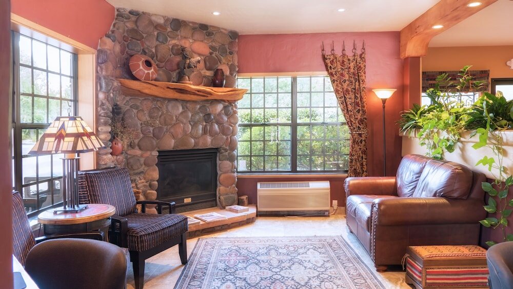 Фото Sedona Real Inn & Suites