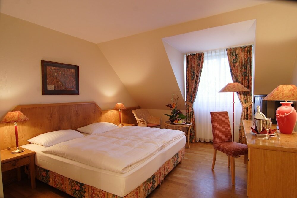 Фото Golden Tulip Luebecker Hof