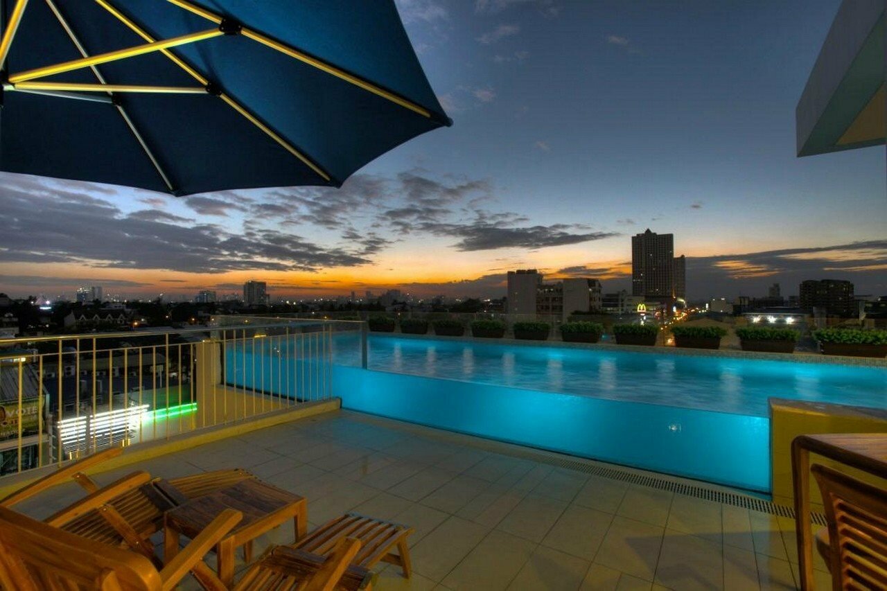 Фото Luxent Hotel