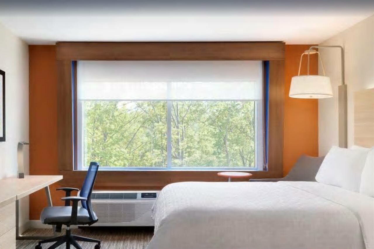 Фото Holiday Inn Express & Suites Aurora, an Ihg Hotel