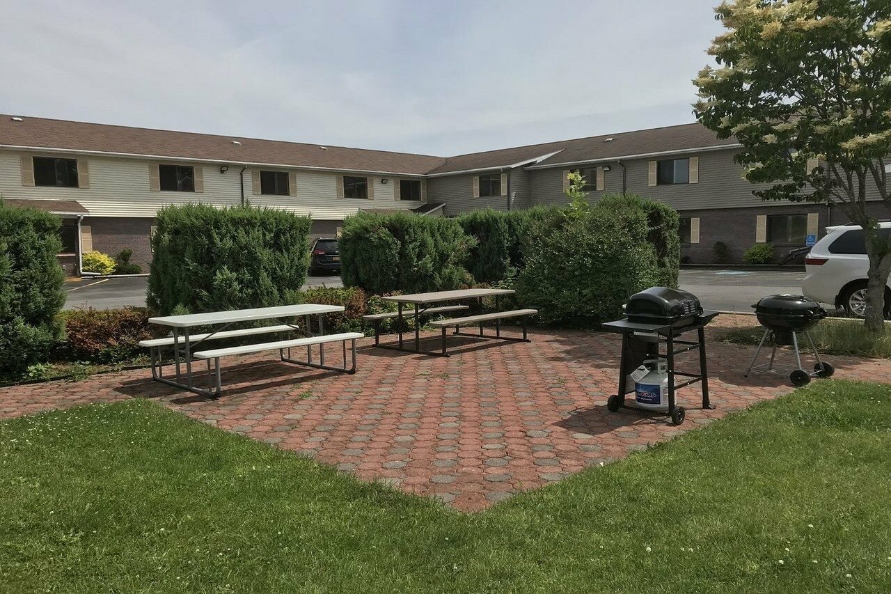 Фото Econo Lodge Massena Hwy 37