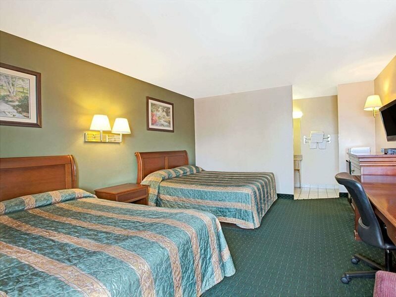 Фото Knights Inn South Hackensack