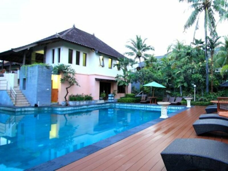 Фото Bakung Beach Resort