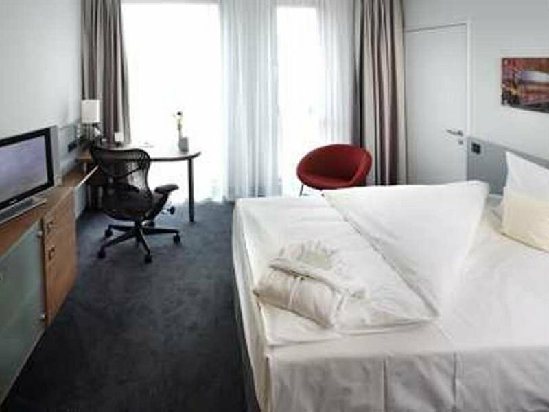 Фото Хилтон Гарден Инн Штутгарт Неккарпарк