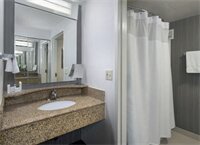 Фото Courtyard by Marriott Newark Elizabeth