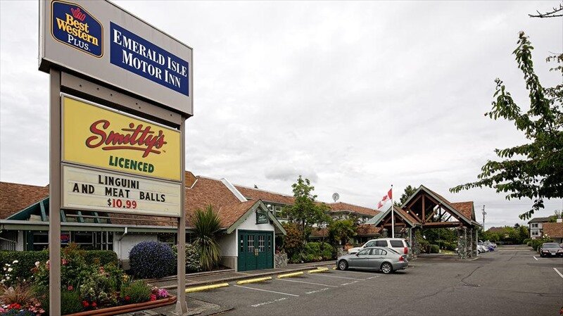 Фото Best Western Plus Emerald Isle Hotel