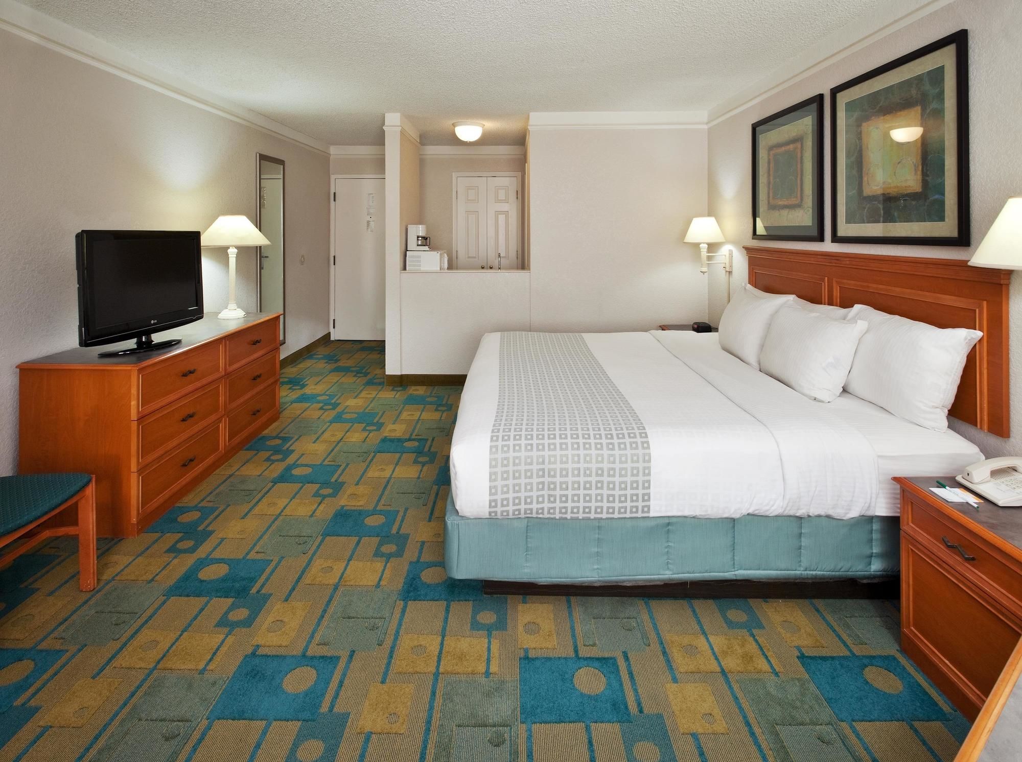 Фото La Quinta Inn & Suites by Wyndham Redding