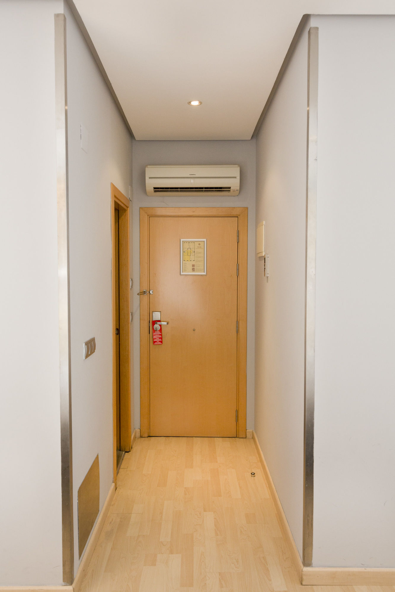 Фото You & Co. J. Botánico Boutique