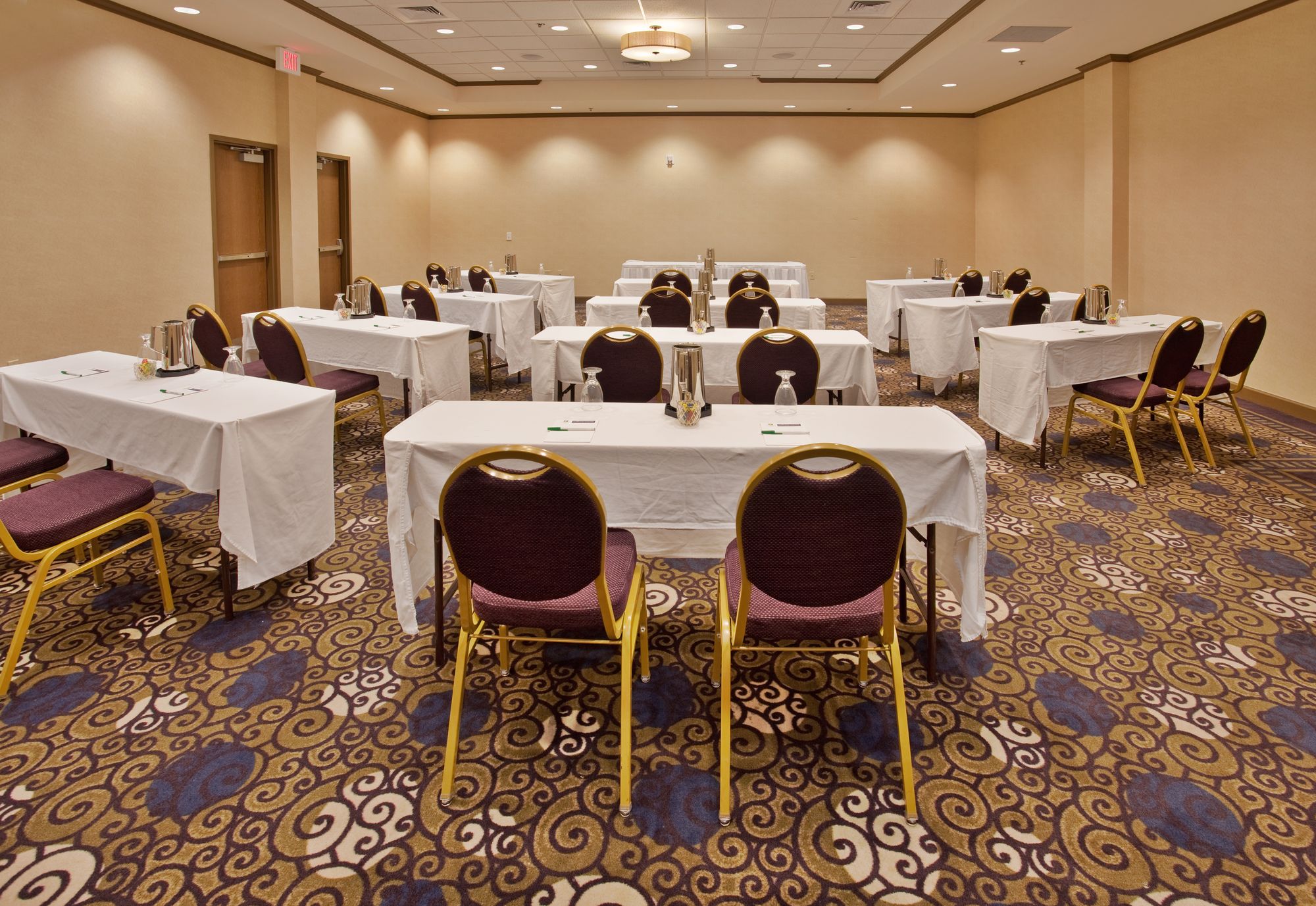 Фото Holiday Inn Kansas City Airport, an Ihg Hotel