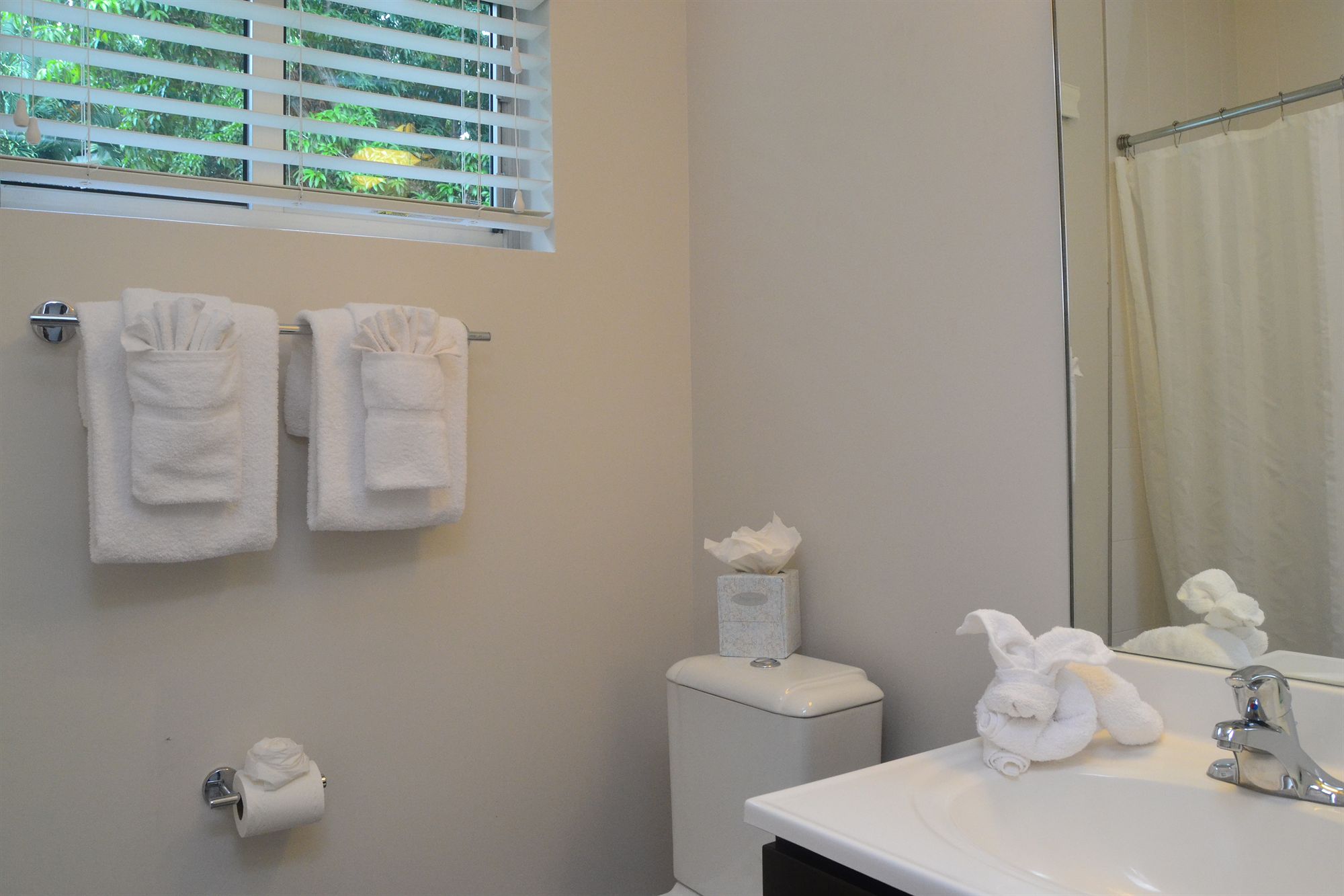 Фото Beach Gardens A North Beach Village Resort Hotel