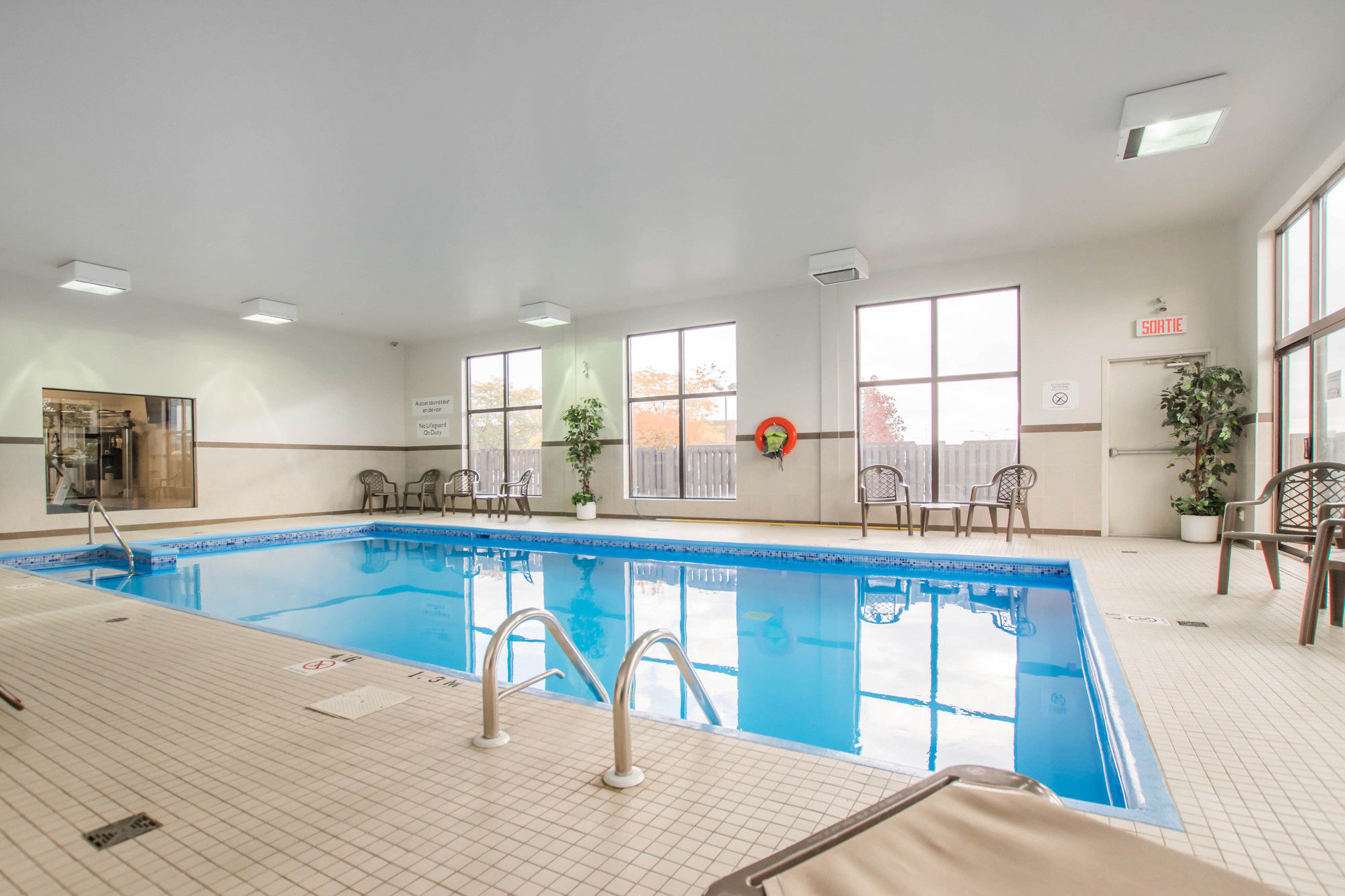 Фото Quality Inn & Suites Brossard