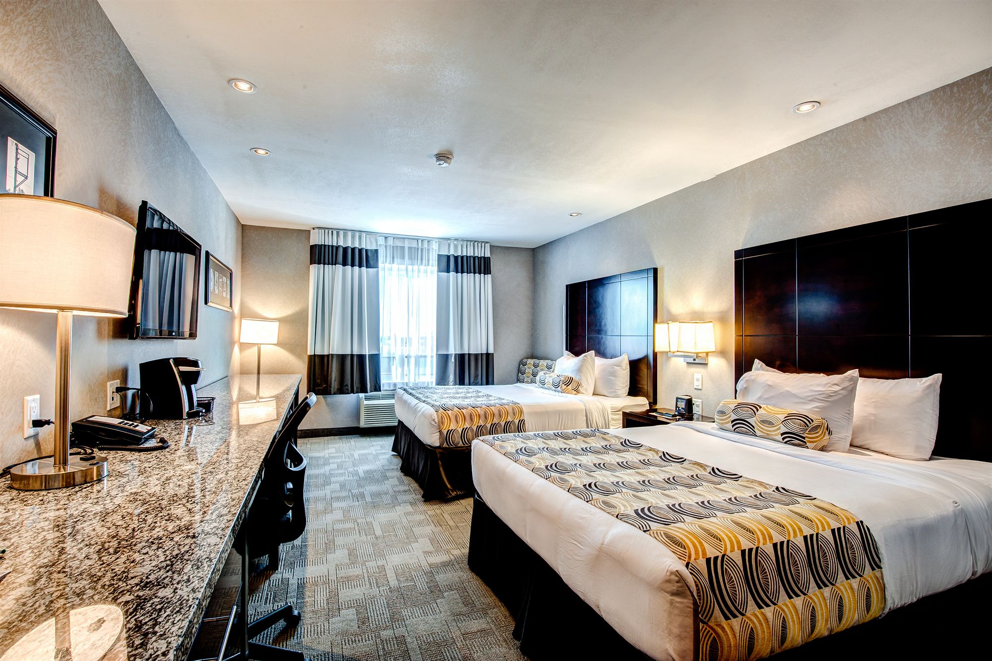 Фото Home Inn & Suites Swift Current