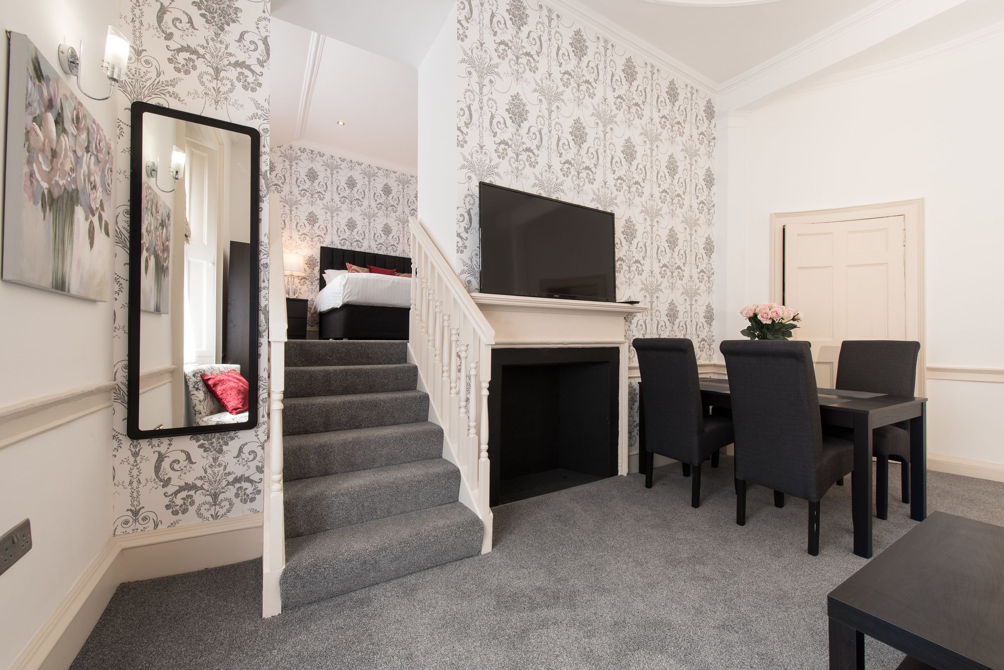 Фото Royal Princes Suites