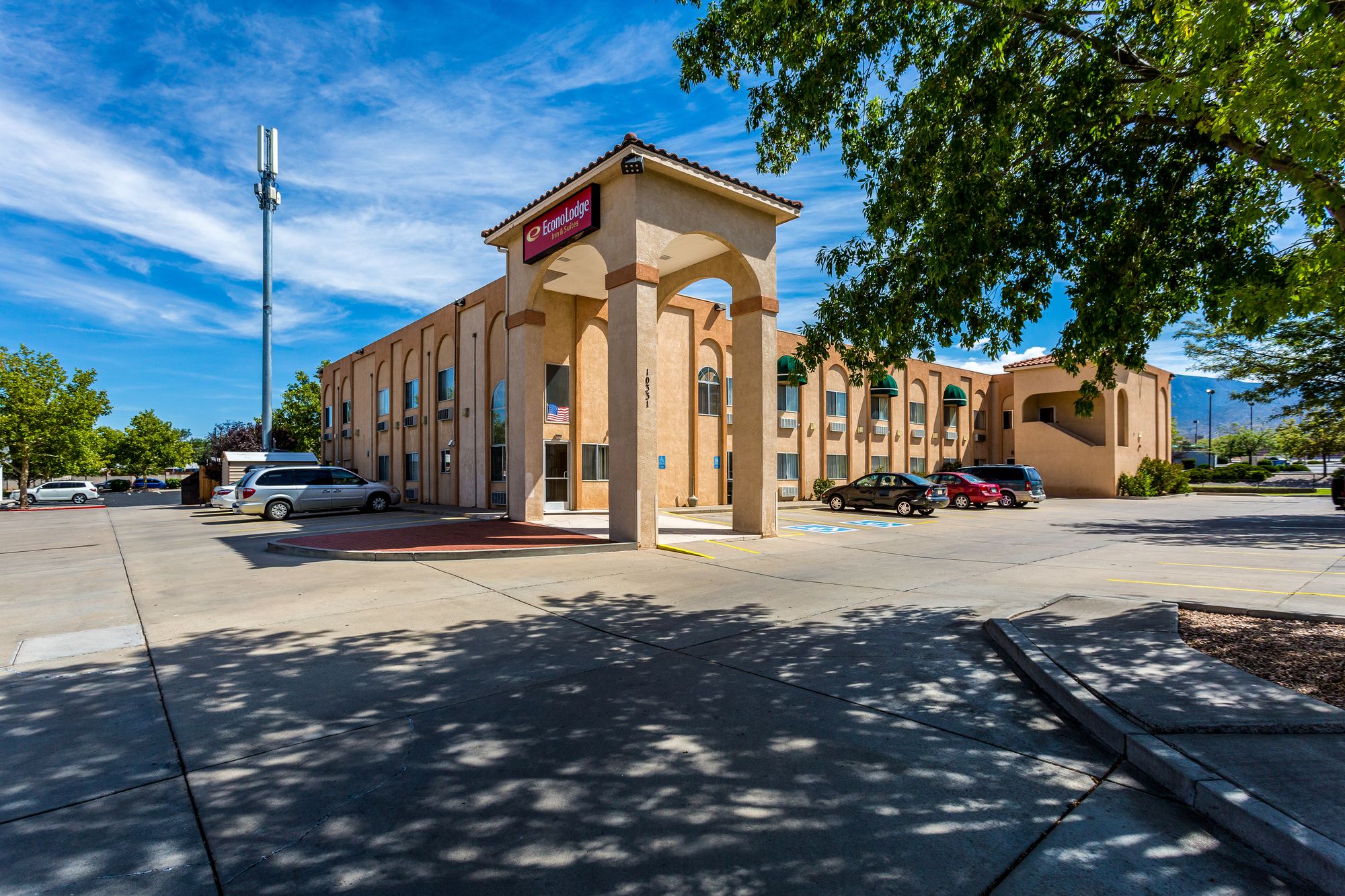Фото Econo Lodge Inn & Suites