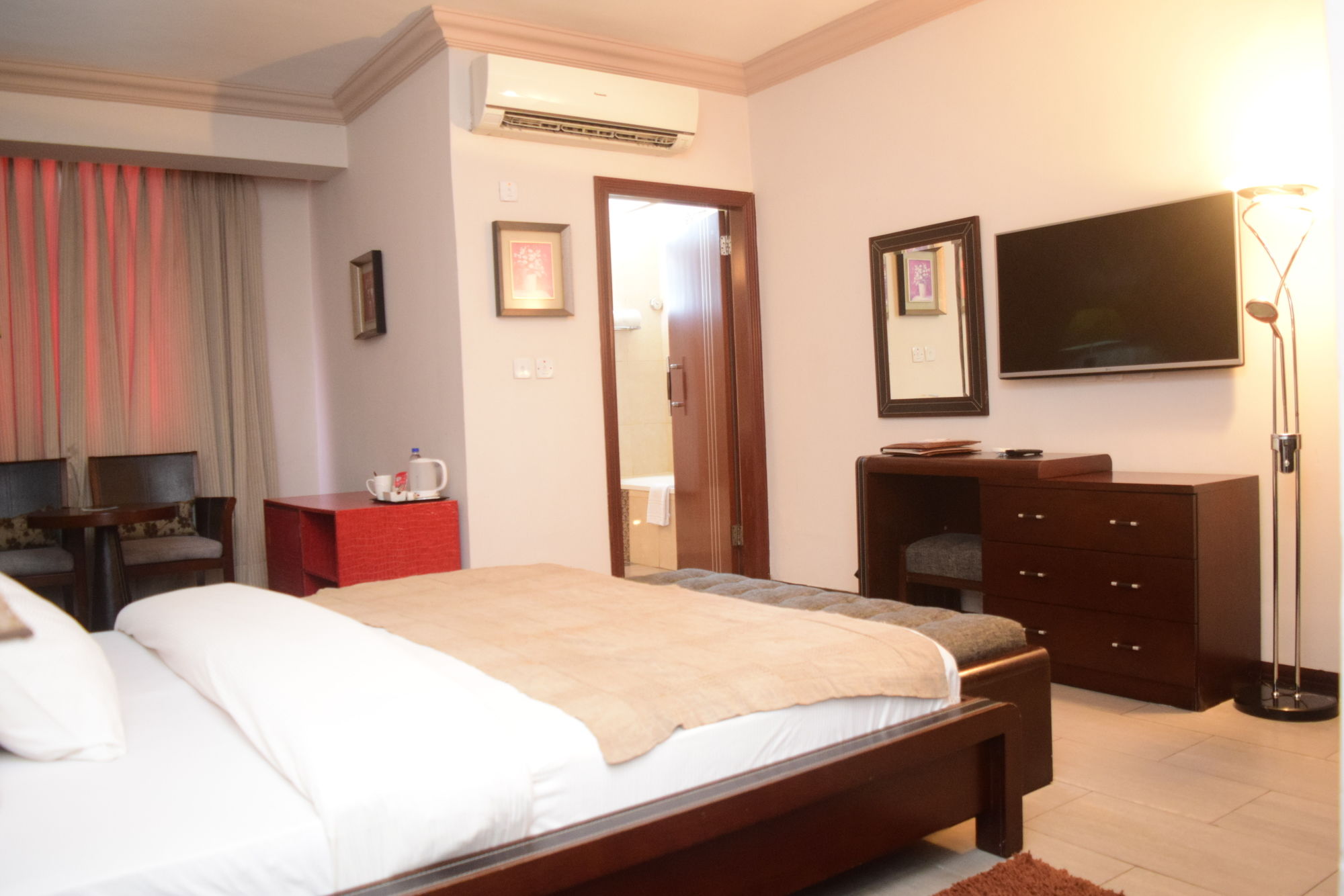 Фото The Blowfish Hotel