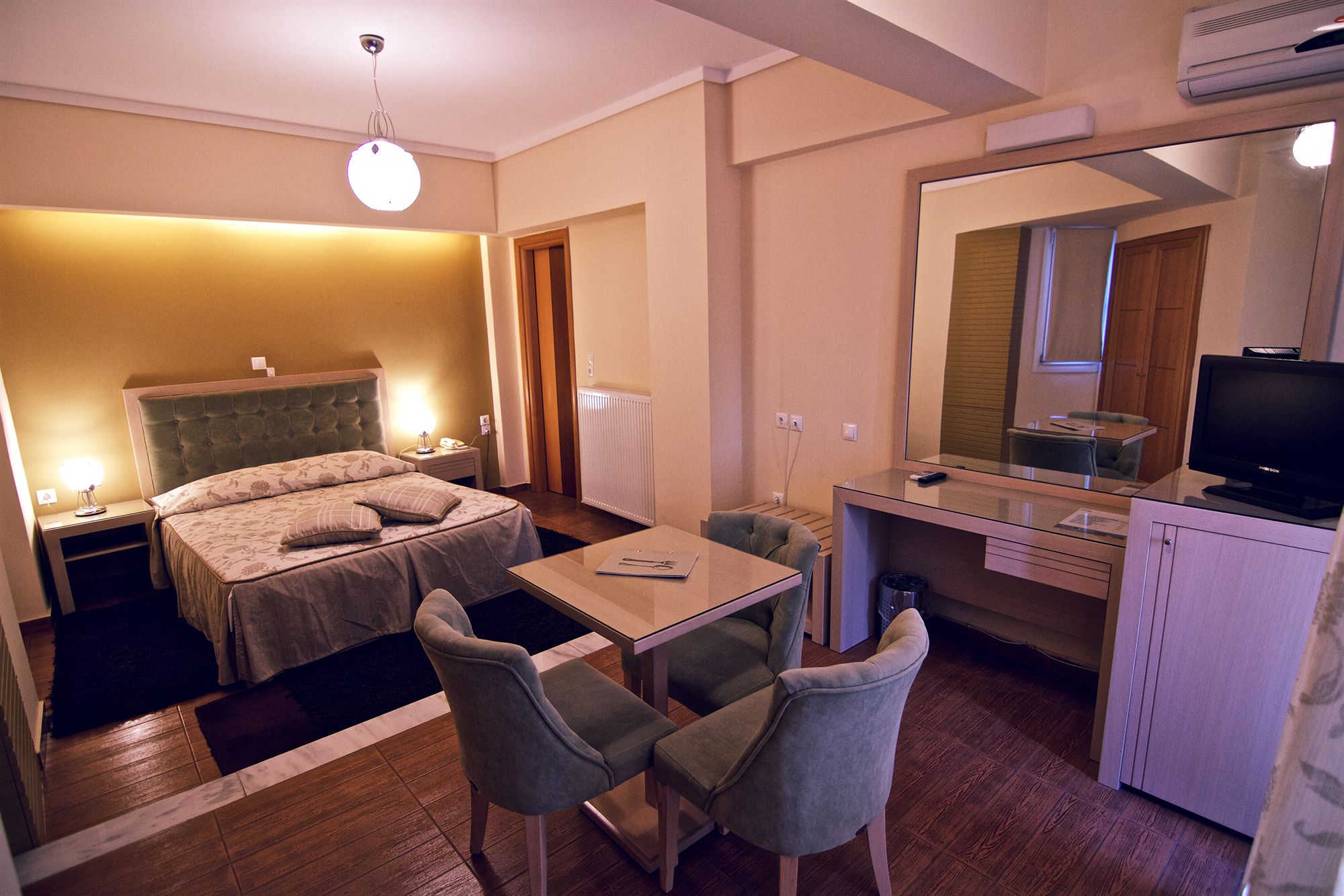 Фото Heliotrope Hotels