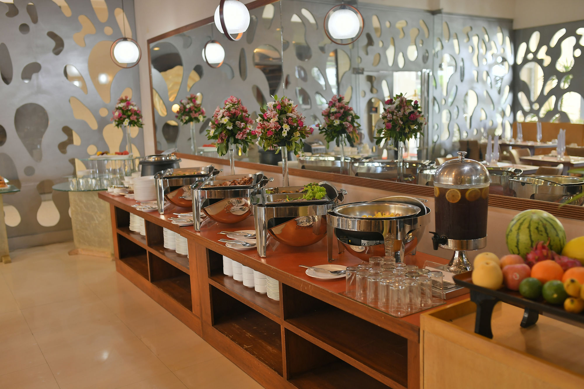 Фото Paseo Premiere Hotel