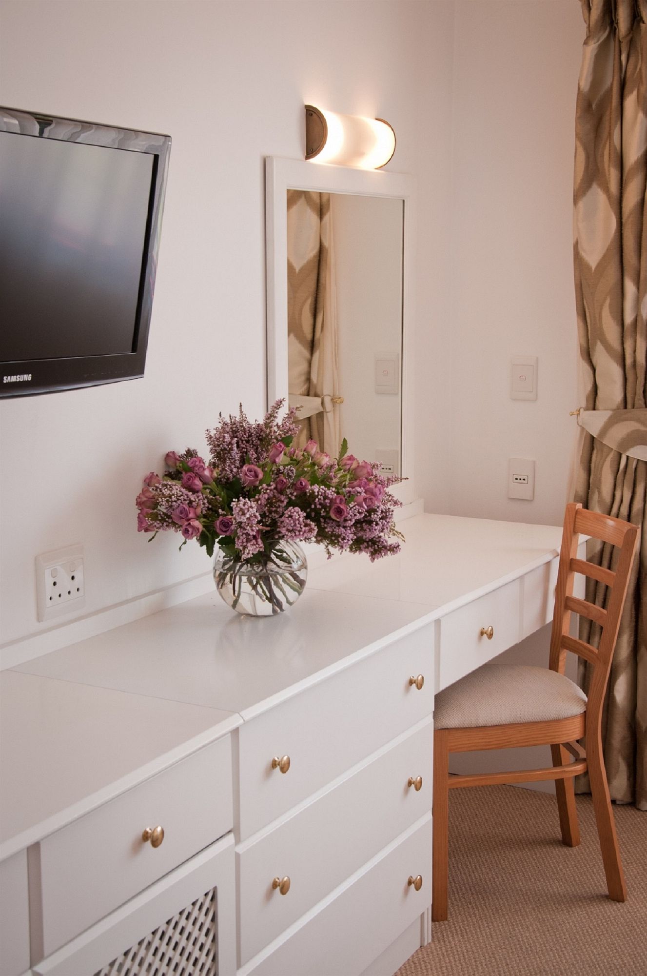 Фото At Winkfield House