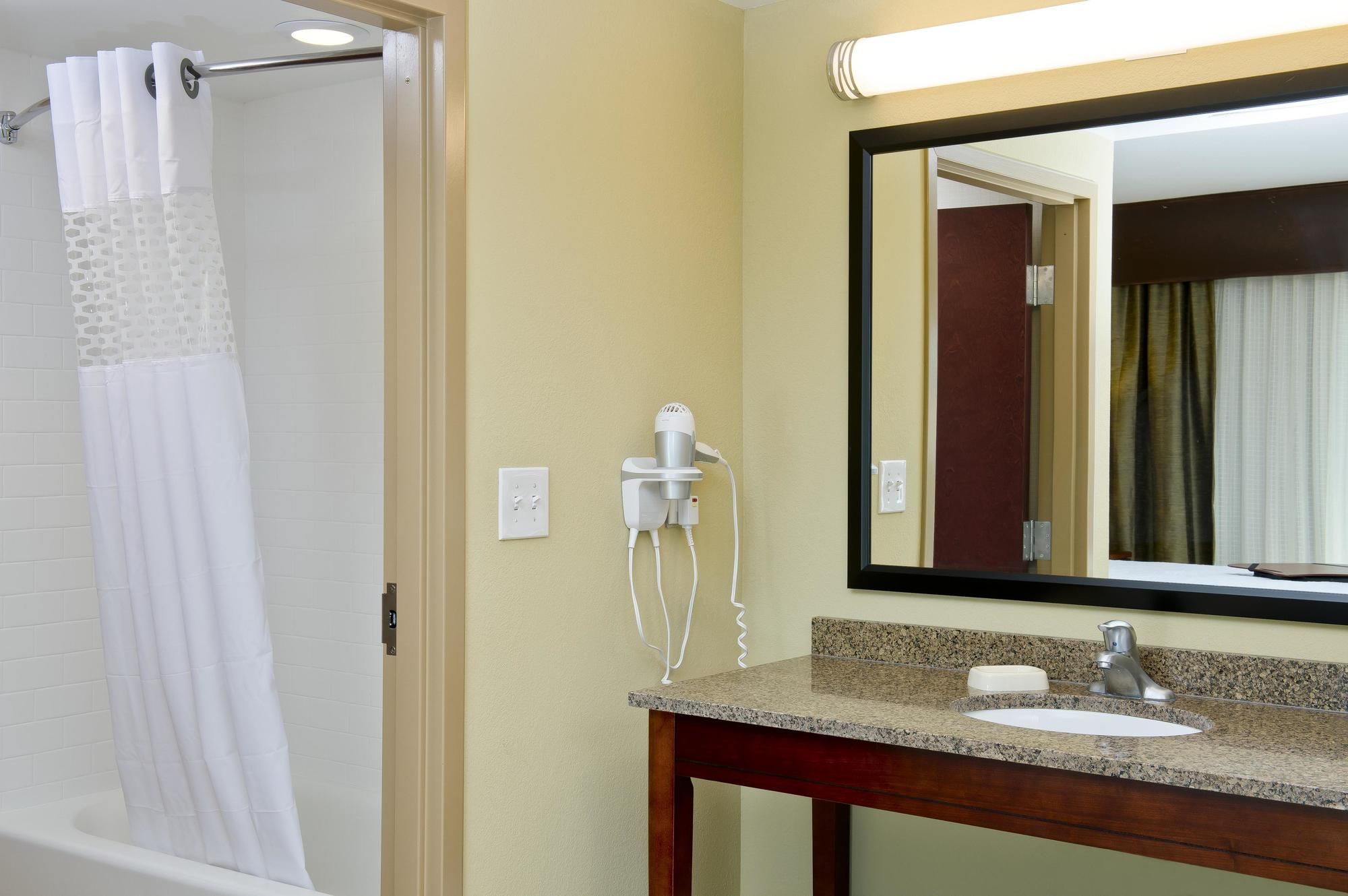 Фото Hampton Inn & Suites Ocean City/Bayfront-Convention Center