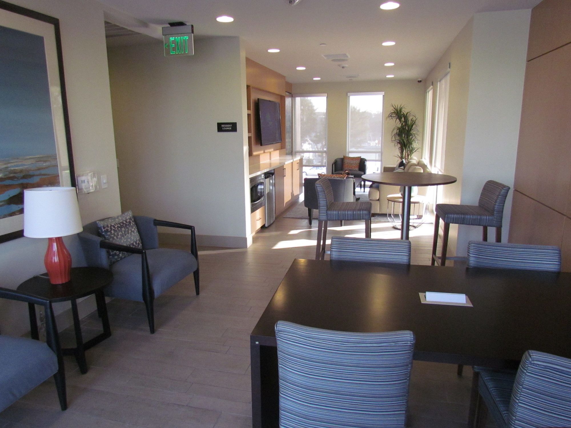 Фото Apartment With Full Amenities - Miracle Mile