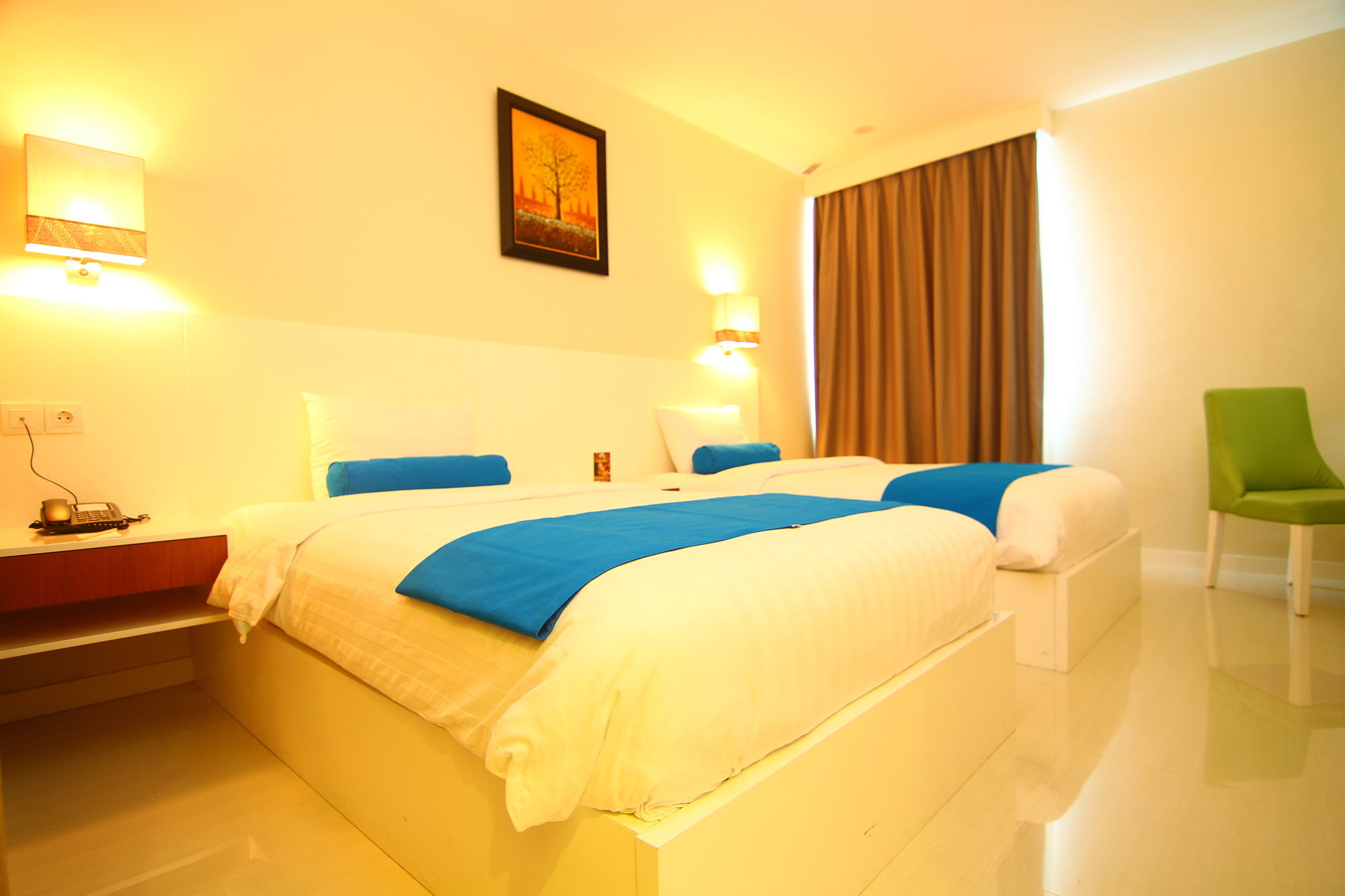 Фото The Falatehan Hotel