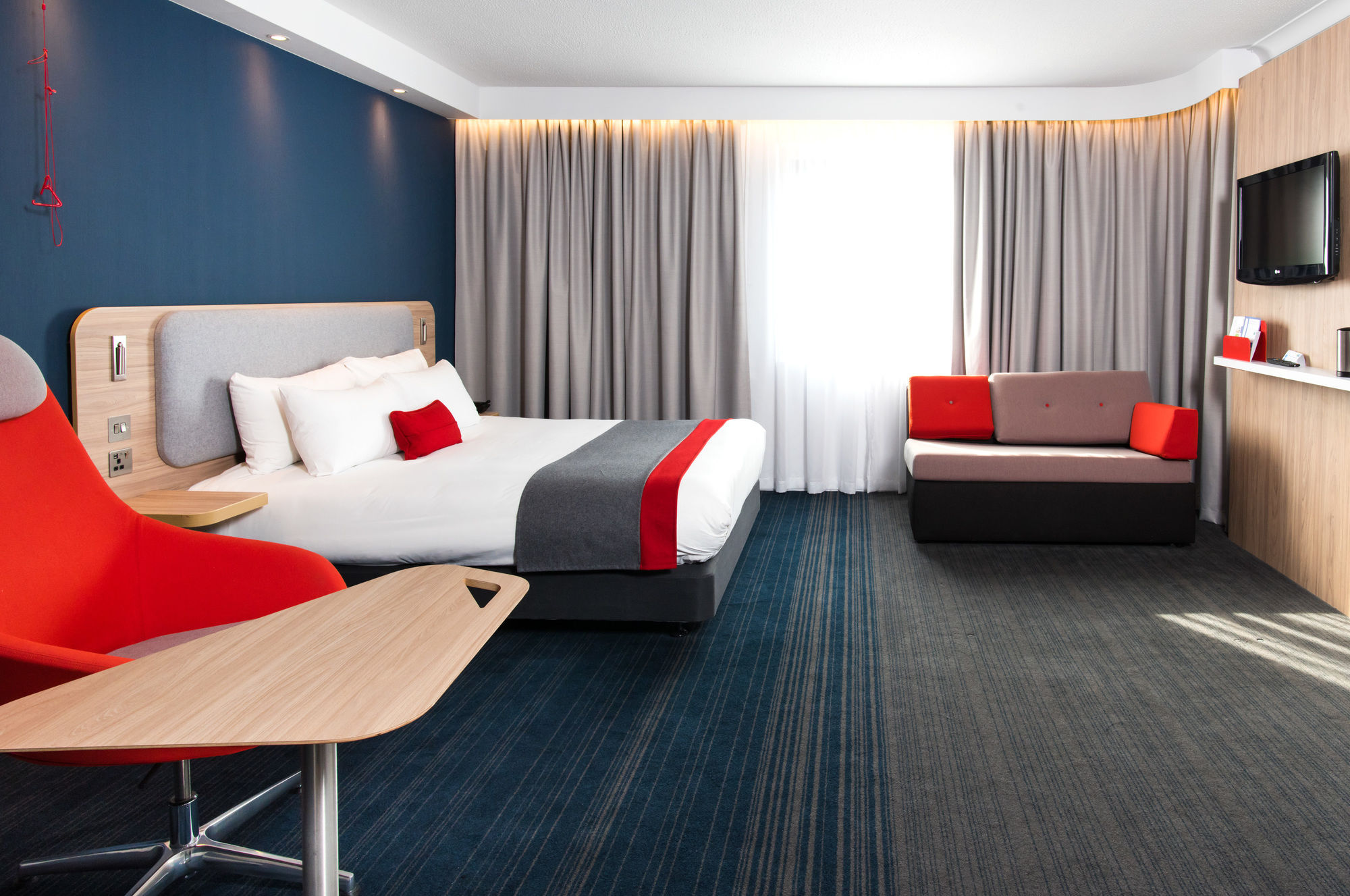Фото Holiday Inn Express London Luton Airport, an Ihg Hotel