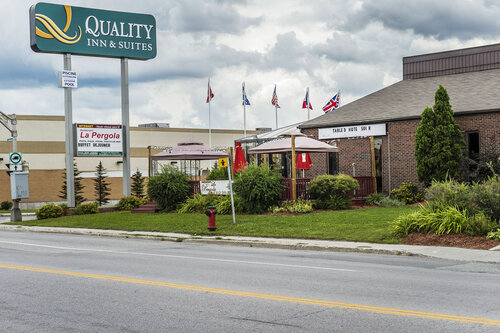 Гостиница Quality Inn & Suites & Conference Centre в Гатино