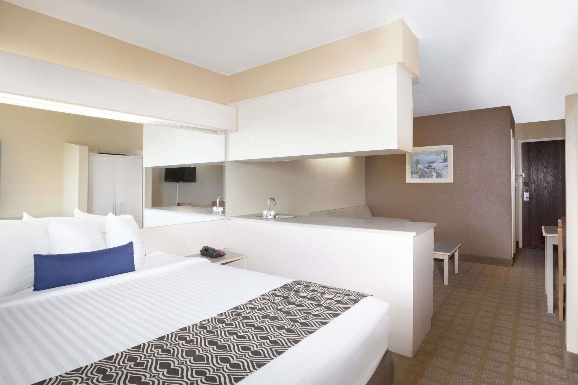 Фото Microtel Inn & Suites by Wyndham Scott/Lafayette