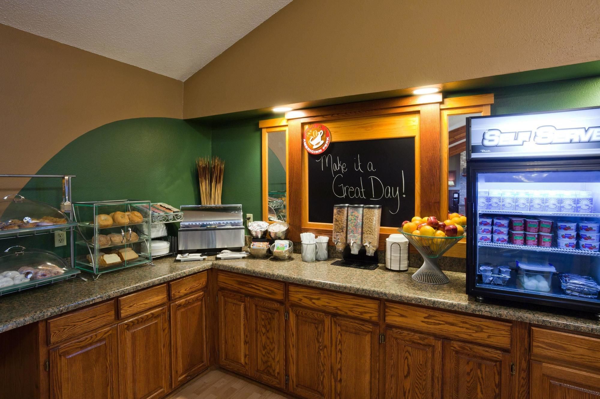 Фото AmericInn by Wyndham St. Cloud