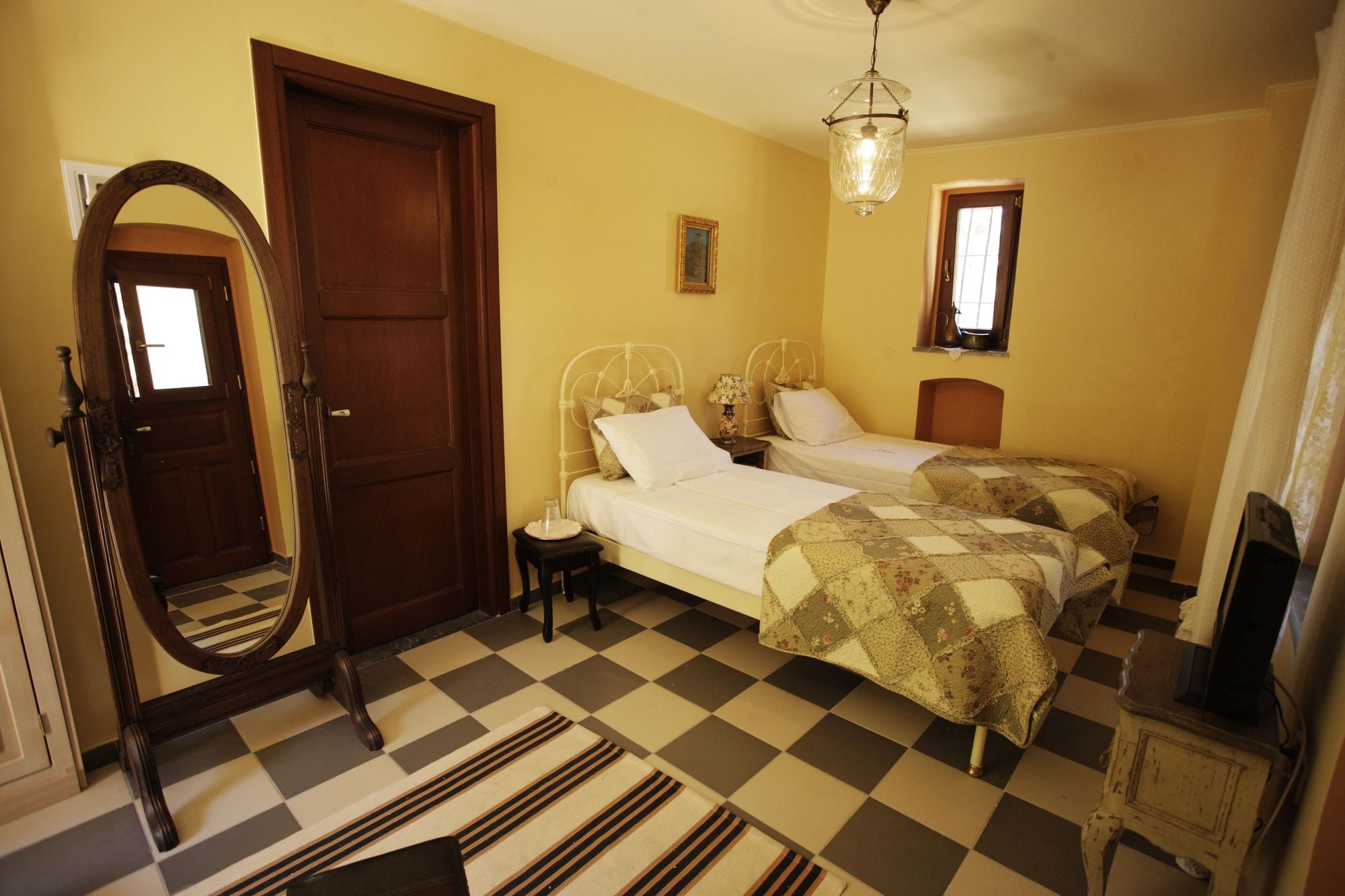Фото Traditional Hotel Ianthe