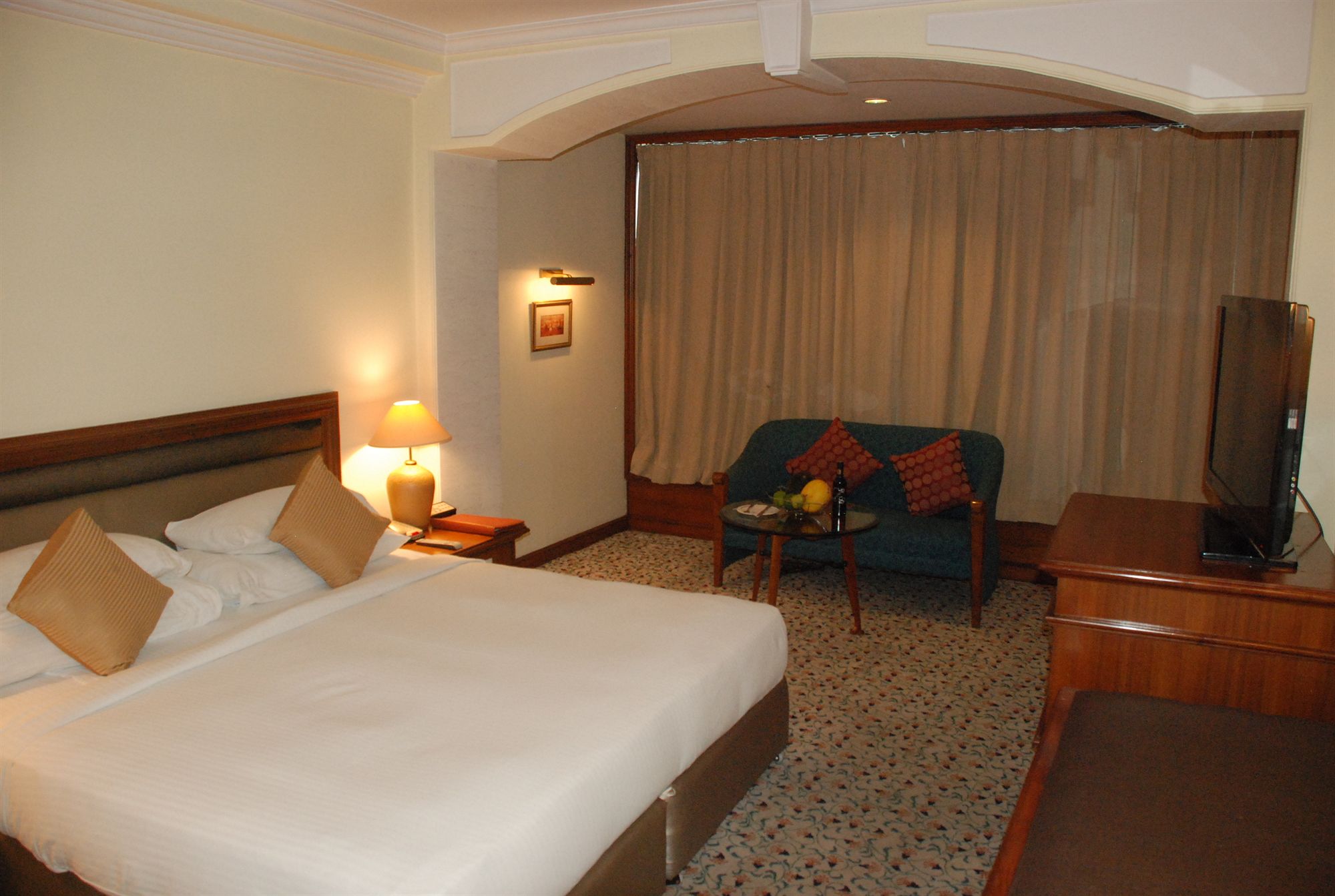 Фото The Maya Hotel