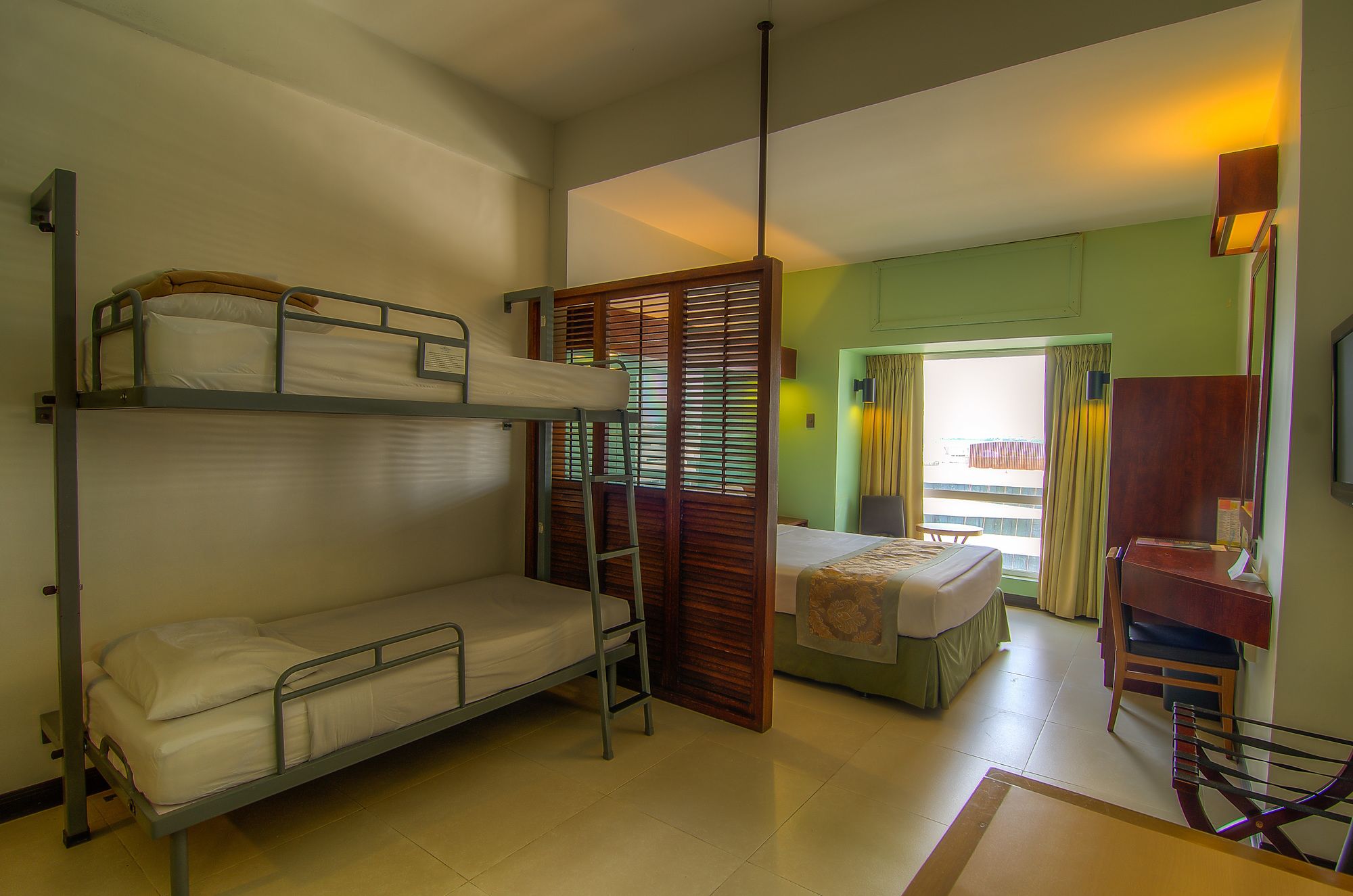 Фото Microtel by Wyndham Mall of Asia