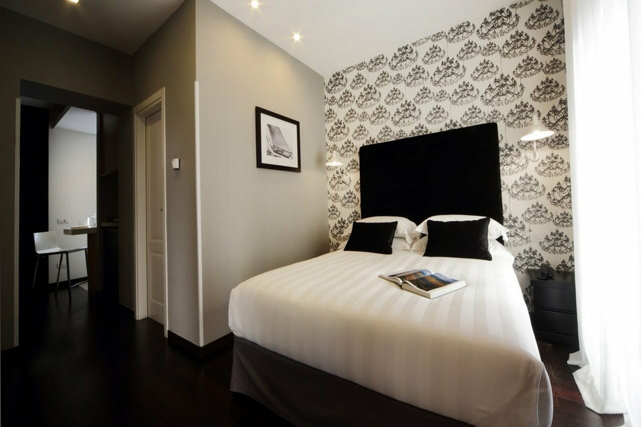 Фото The Telegraph Suites