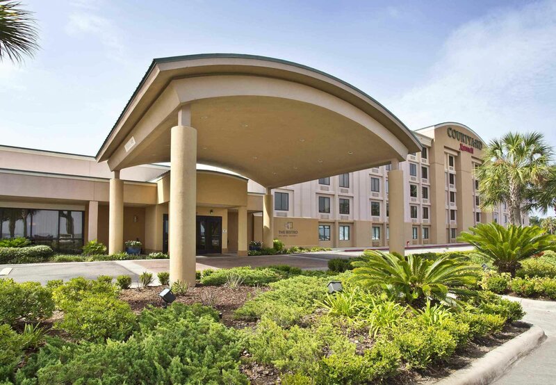 Гостиница Courtyard by Marriott Gulfport Beachfront в Галфпорте