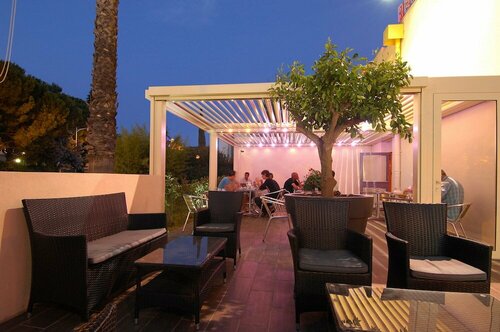 Гостиница The Originals City, Hôtel Costieres, Nimes в Ниме