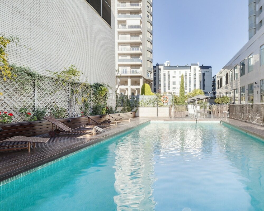 Фото Hotel Ilunion Valencia 3