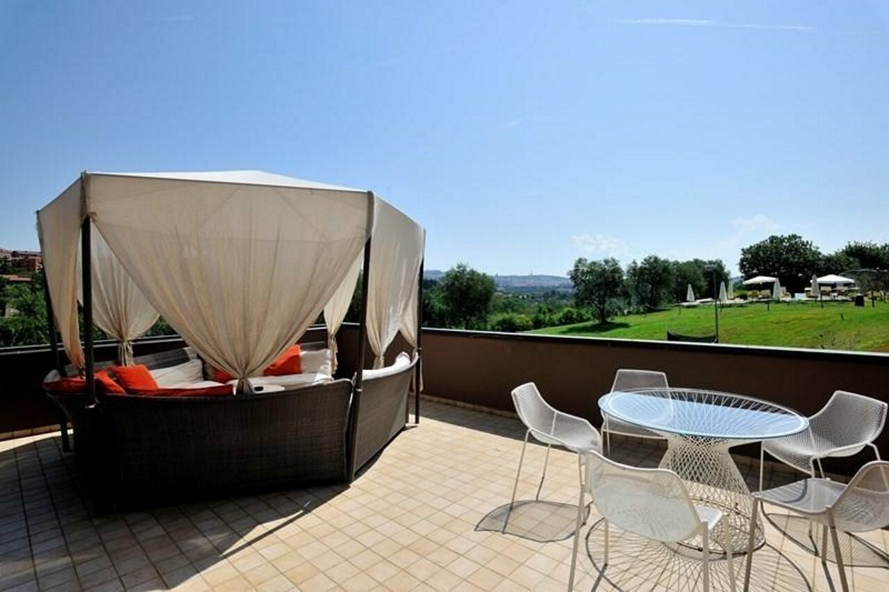 Фото La Meridiana Bleisure Hotel