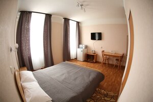 Moneron (Kommunisticheskiy Avenue, 86), hotel