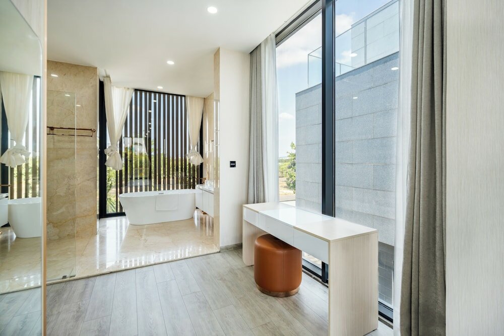 Фото Deluxe Riverfront Pool Villas Danang