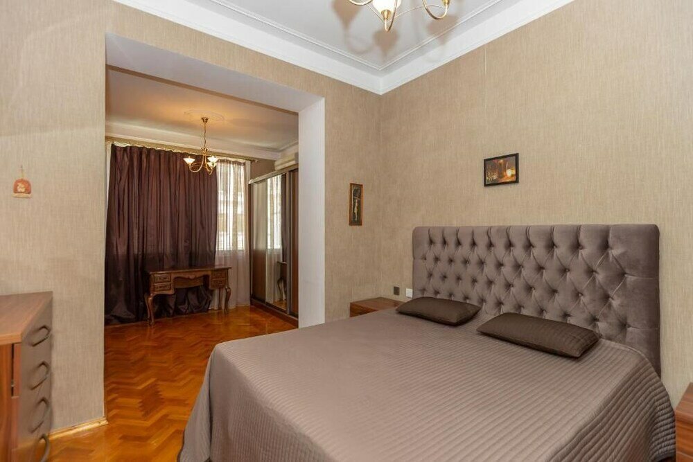 Фото Luxury Apartment with Flame Tower View