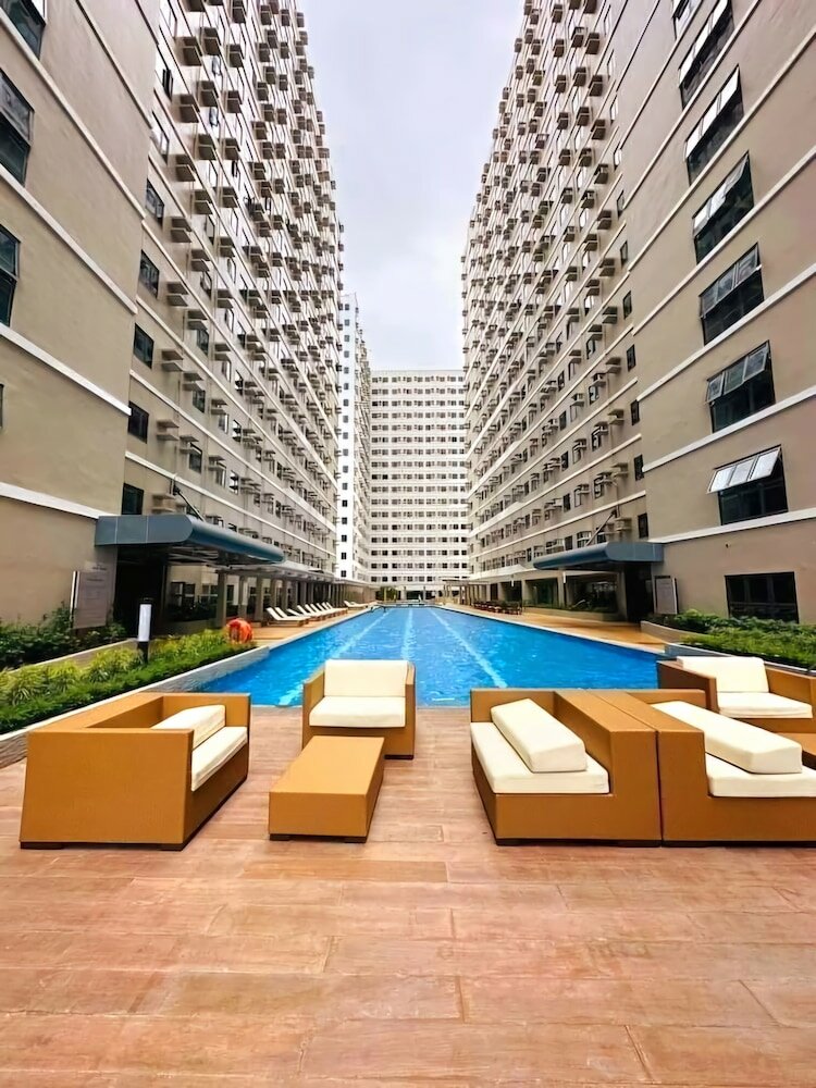 Фото Acellyne's Suites at Green 2 Residences