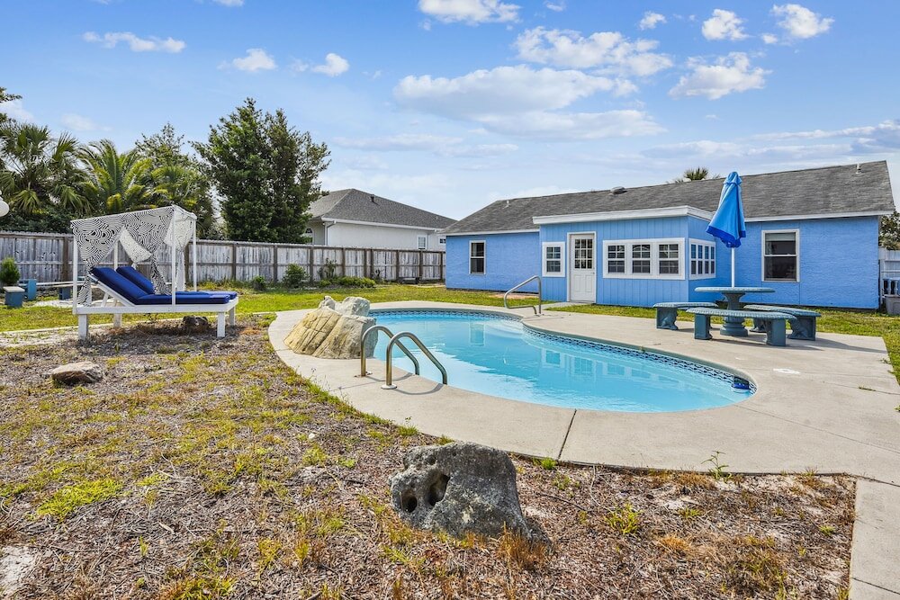 Фото Memory Float by Book That Condo