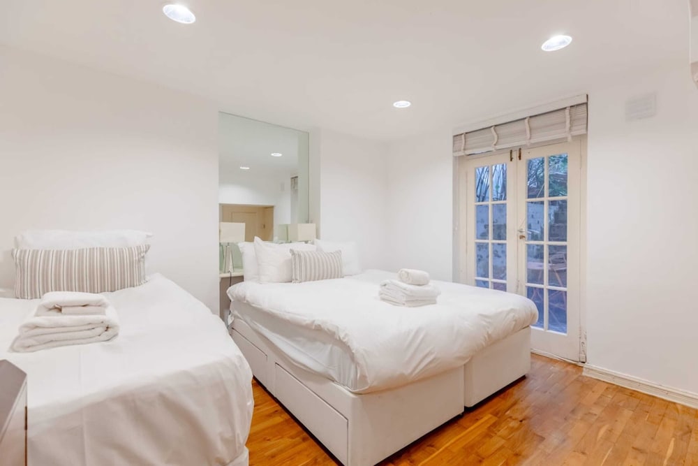 Фото Enchanting 1bd Flat With Garden, Knightsbridge!