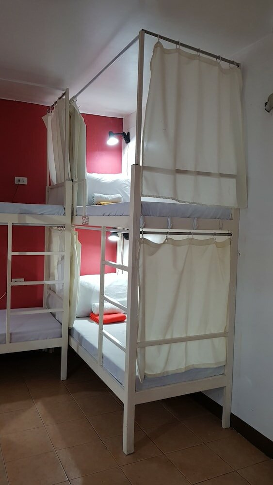 Фото Crossroads Hostel Manila