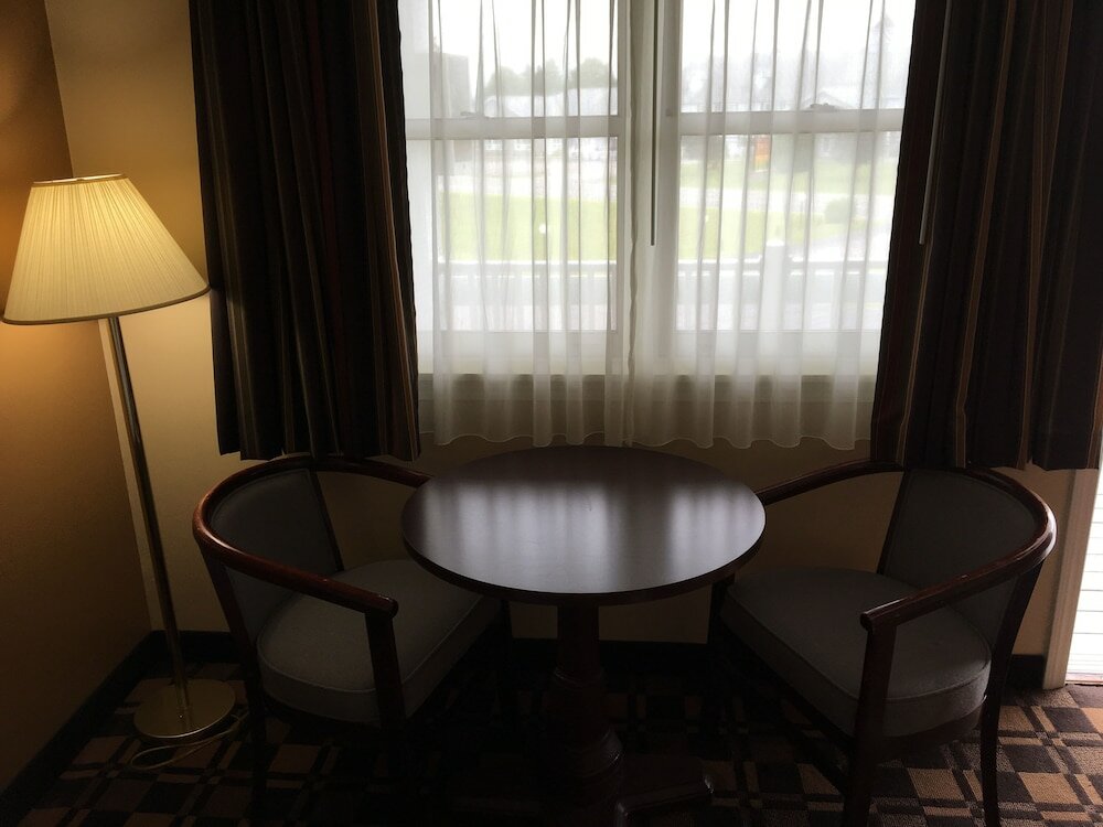 Фото Cabot Inn & Suites